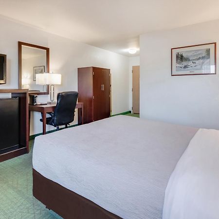 Quality Inn Belgrade Esterno foto