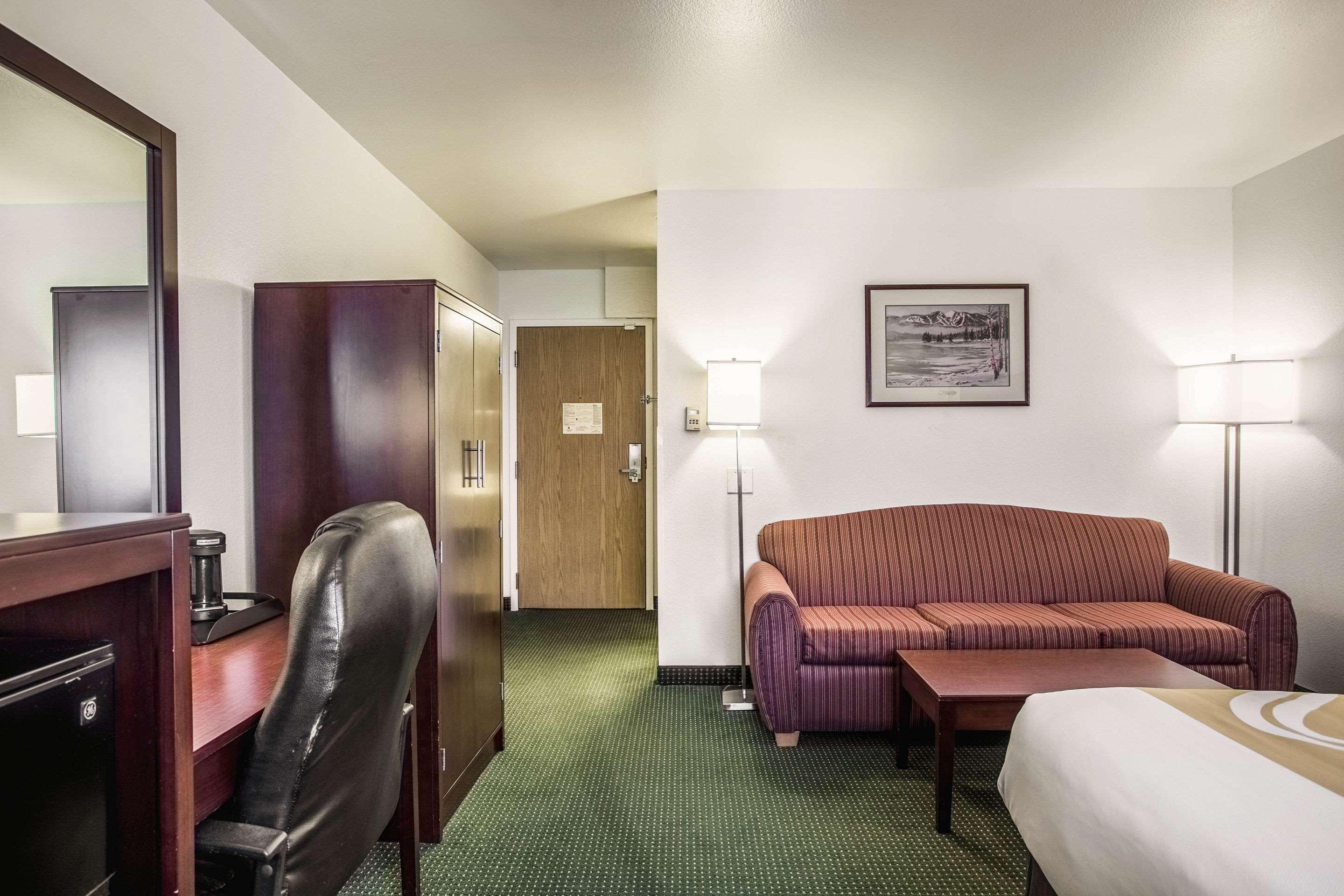 Quality Inn Belgrade Esterno foto